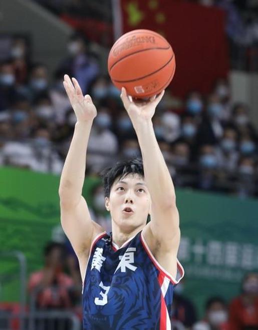 关于广东队主帅大力培养年轻球员，潜力无限的信息