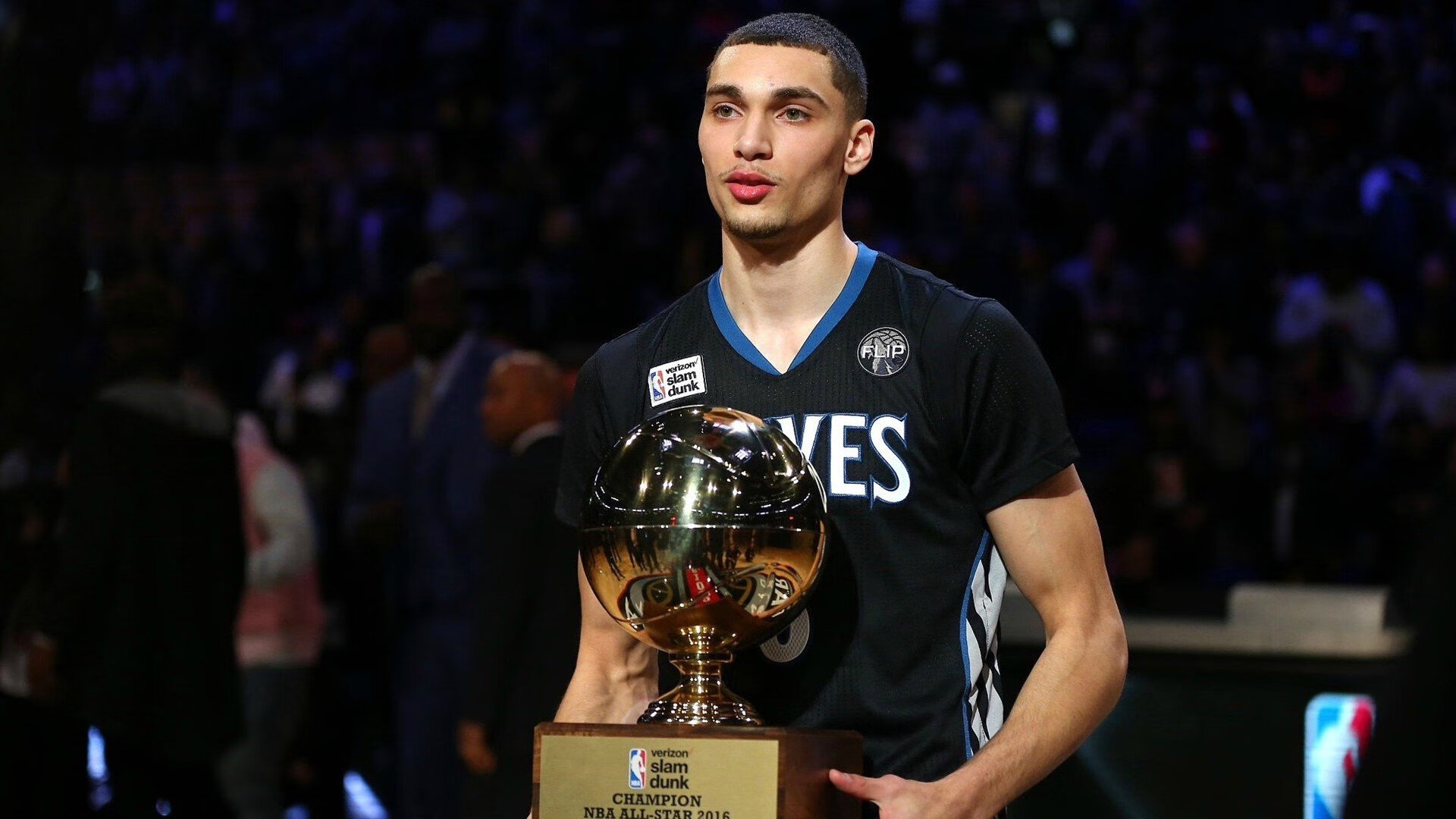 德罗巴回归赛场，高光表现首场状态亮眼，RNG观众沸腾！