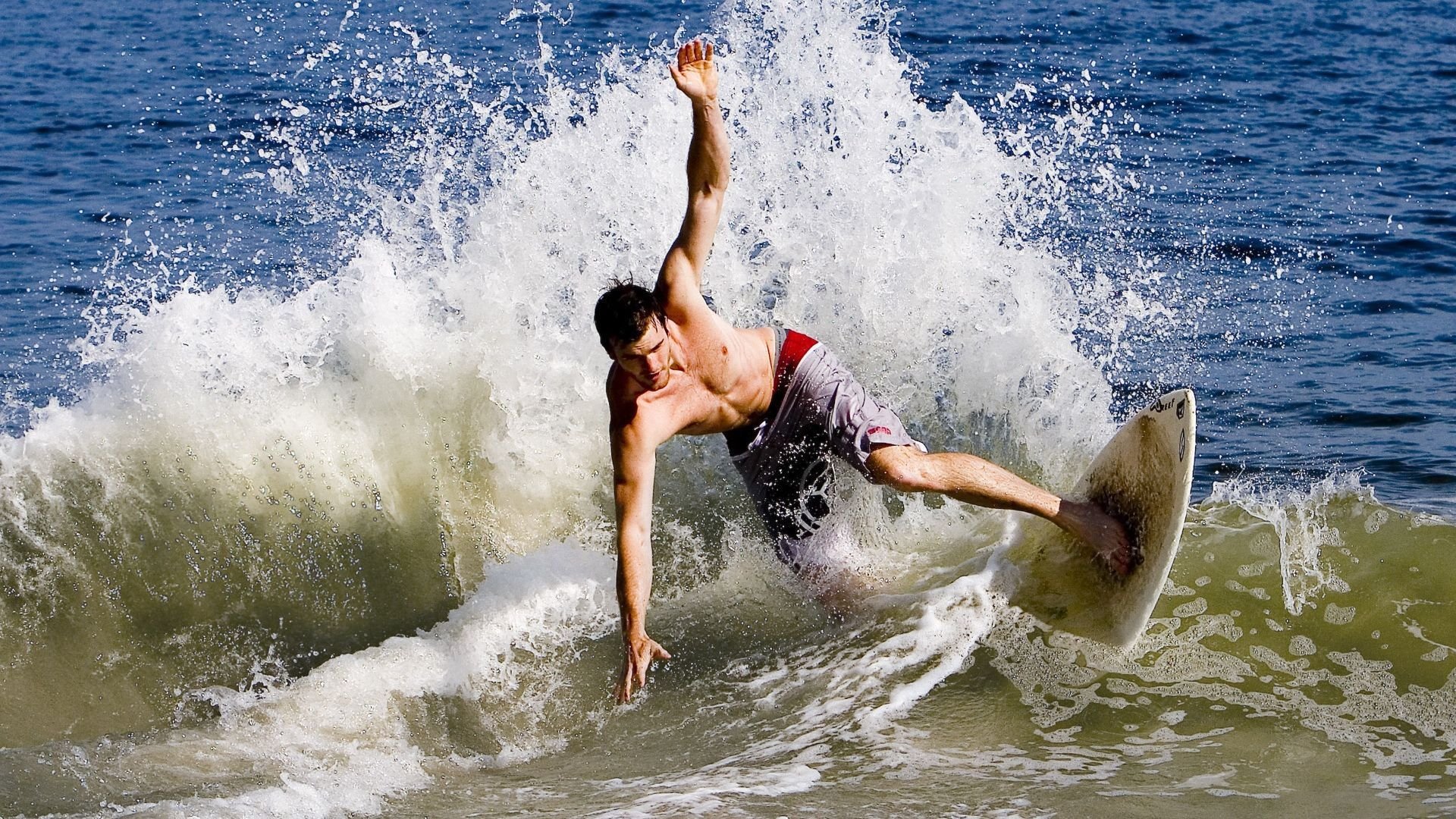 东契奇回归赛场，爆冷首场状态亮眼，独行侠观众沸腾！